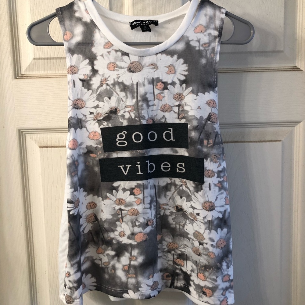 Daisy “Good Vibes” Muscle Tee